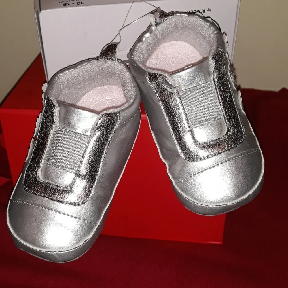 NEW ROBEEZ GIRLS SILVER WITH FLOWERS SHOE
